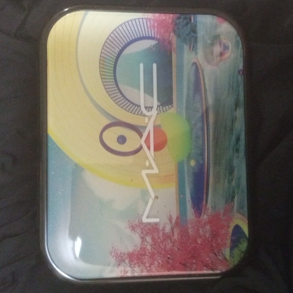 Mac Hi-Fi colour eyeshadow palette - Picture 3 of 5